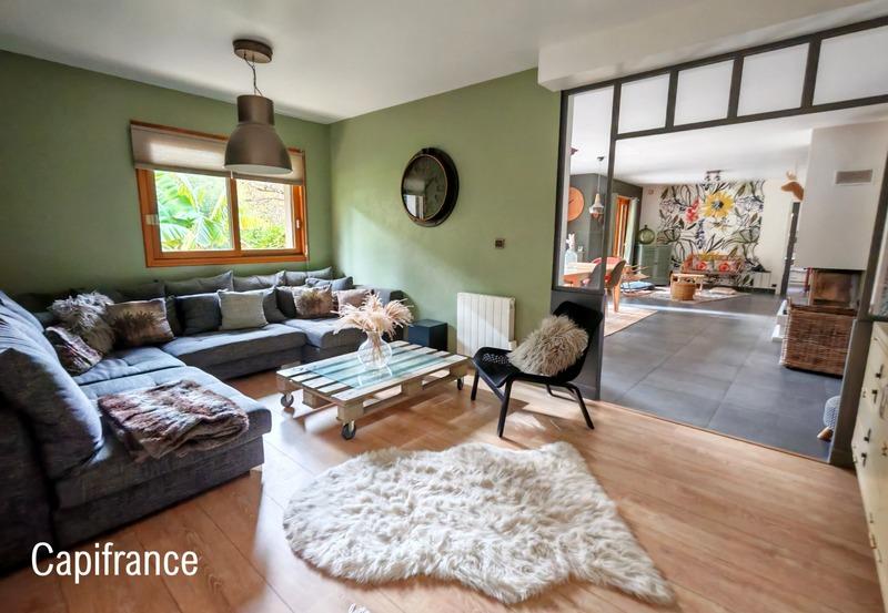 Maison - 230 m² - 8 pièces