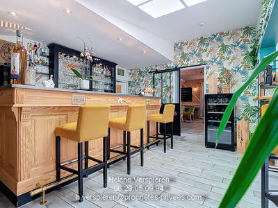 Maison - 213 m² - 10 pièces