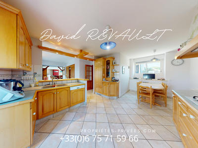 Maison - 210 m² - 8 pièces