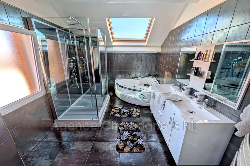 Maison - 175 m² - 5 pièces