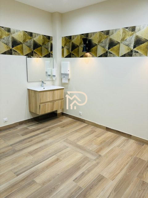 Local d'activités - 309 m²