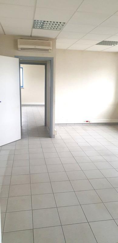 Entrepôt - 2 345 m² - 8 pièces