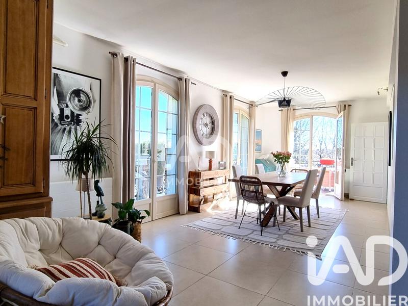 Maison - 230 m² - 8 pièces
