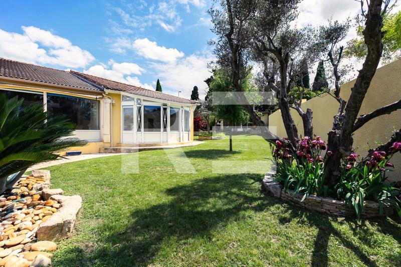 Propriété - 318 m² - 6 pièces