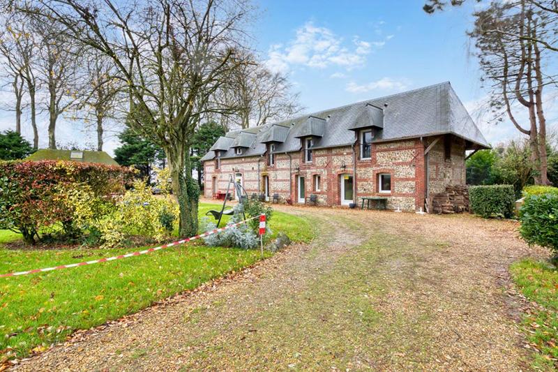 Maison - 321 m² - 12 pièces