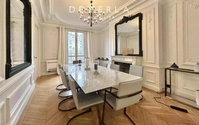 Appartement - 241 m² - 7 pièces