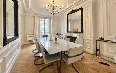 Appartement - 241 m² - 7 pièces