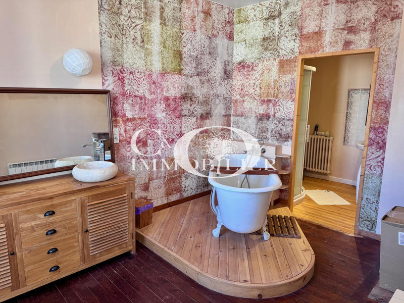 Maison - 322 m² - 10 pièces