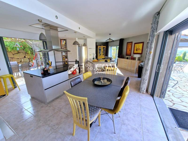 Villa - 196 m² - 6 pièces