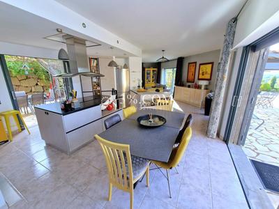 Villa - 196 m² - 5 pièces