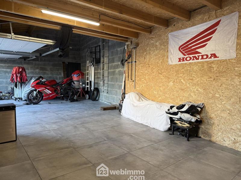 Maison - 140 m² - 5 pièces