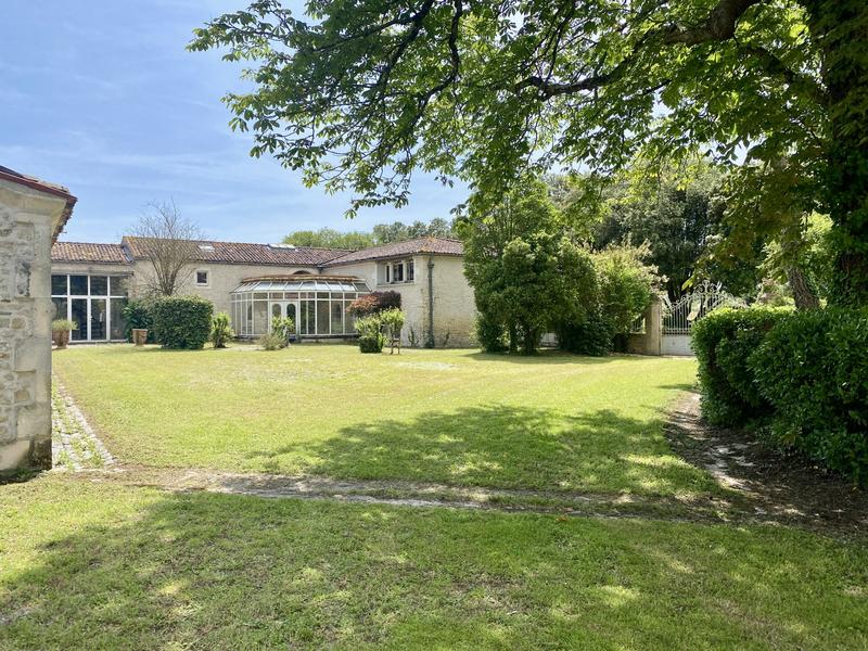 Château - 725 m² - 13 pièces