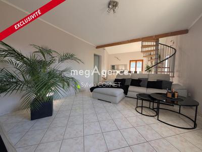 Maison traditionnelle - 190 m² - 4 pièces