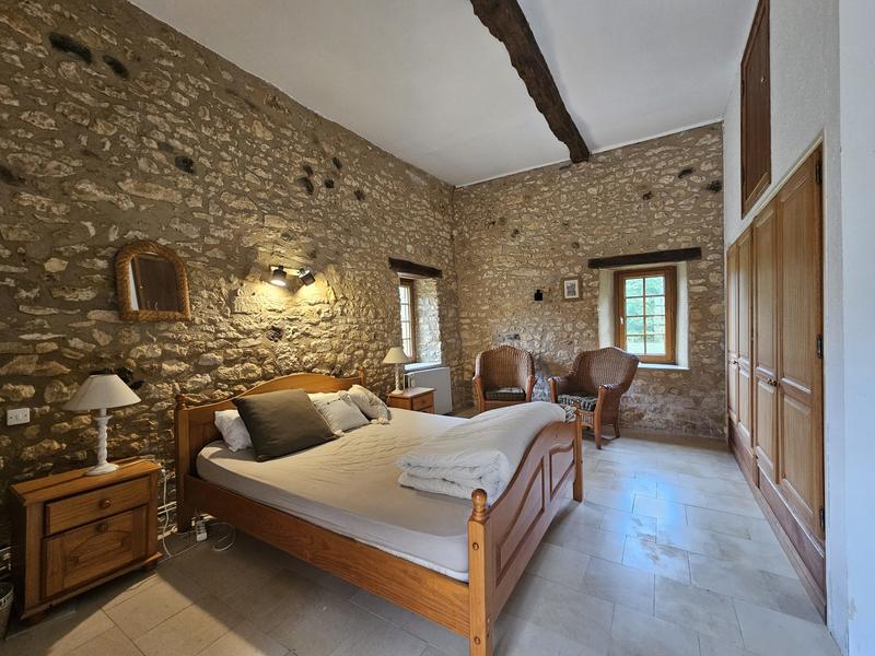 Maison traditionnelle - 192 m² - 7 pièces