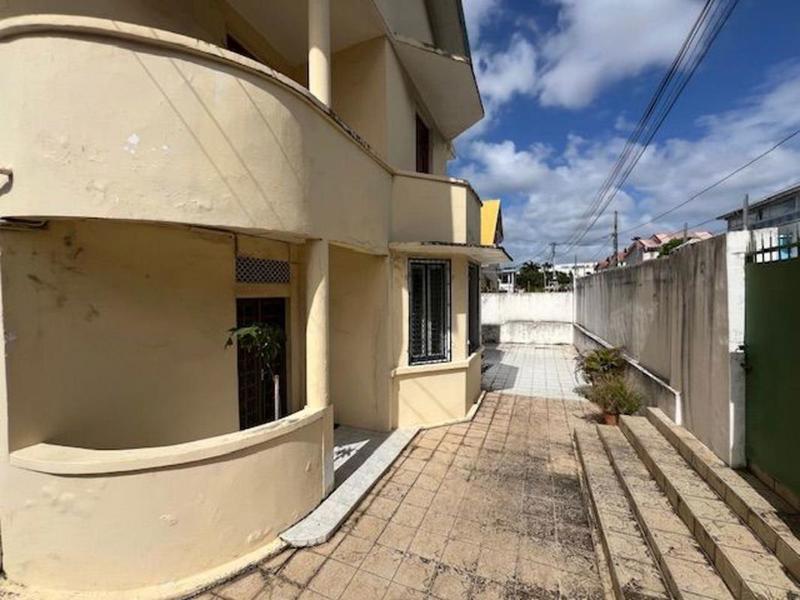 Maison - 400 m² - 11 pièces