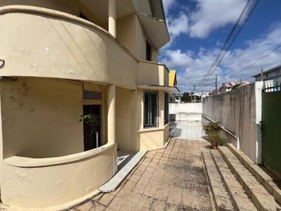 Maison - 400 m² - 11 pièces