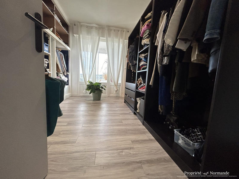 Maison - 280 m² - 8 pièces