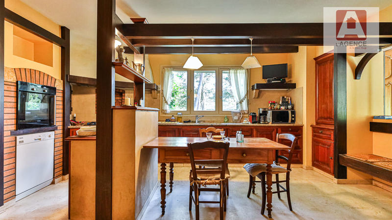 Maison - 233 m² - 8 pièces