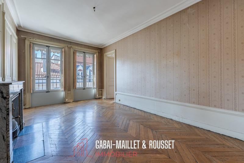 Appartement ancien - 114 m² - 4 pièces