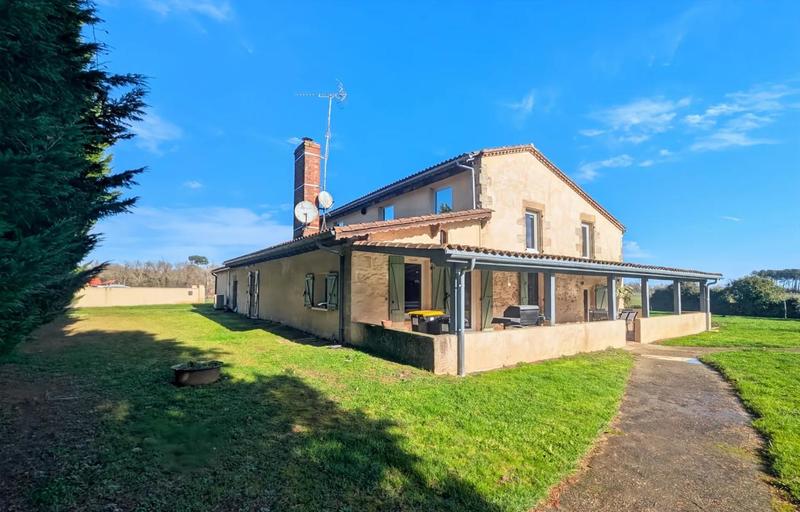 Propriété - 252 m² - 7 pièces