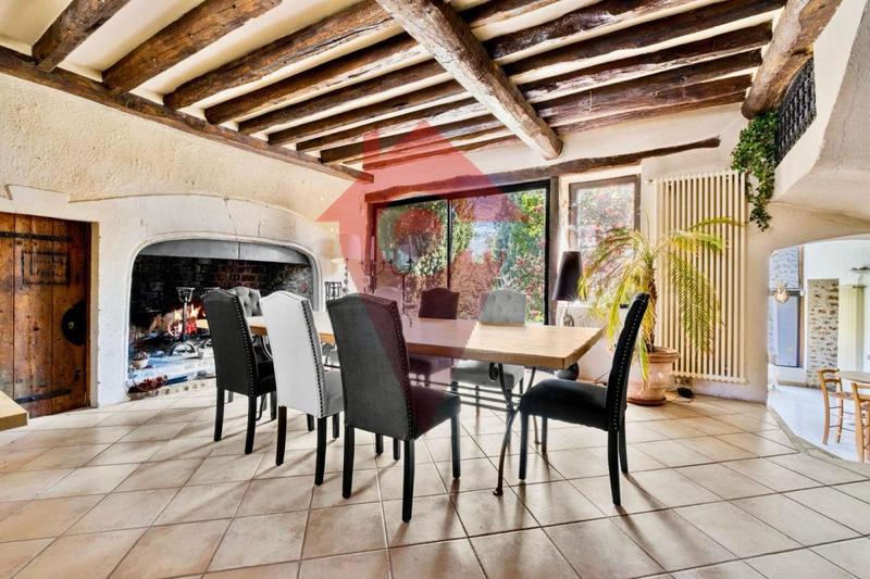 Propriété - 399 m² - 13 pièces