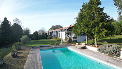 Maison - 217 m² - 5 pièces