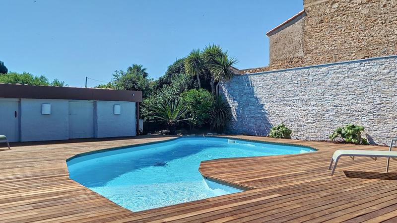 Demeure - 223 m² - 6 pièces