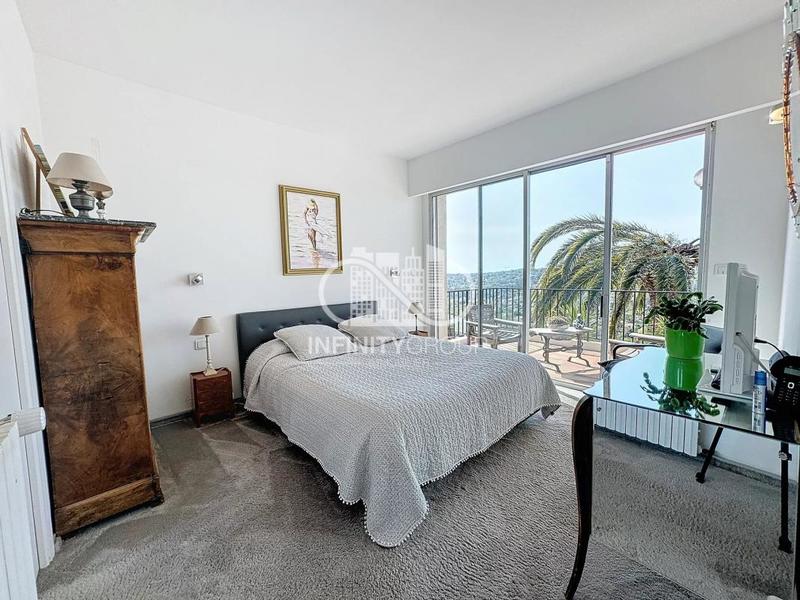 Villa - 247 m² - 7 pièces