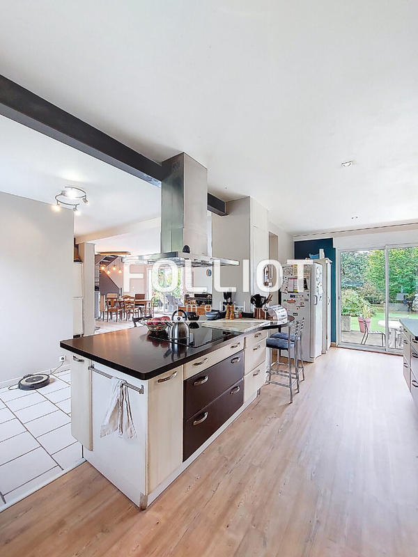 Maison - 201 m² - 7 pièces