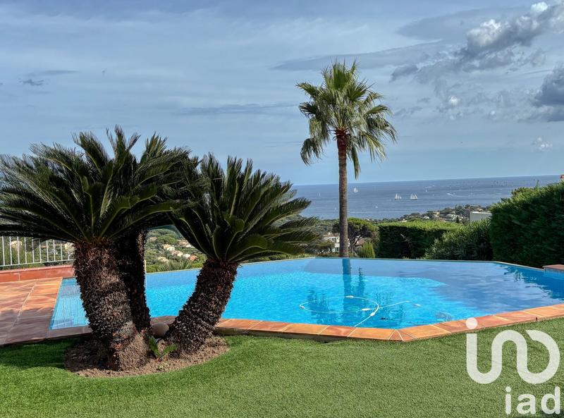 Maison - 245 m² - 8 pièces