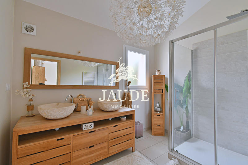 Maison - 236 m² - 9 pièces