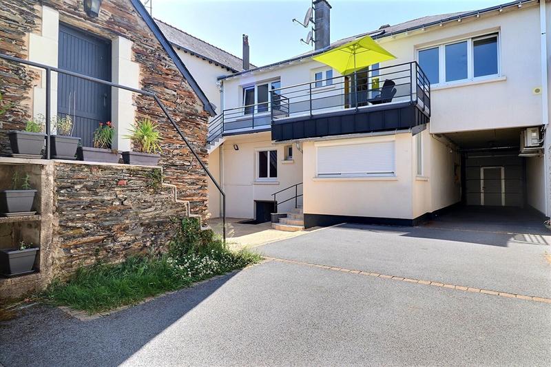 Maison - 201 m² - 8 pièces