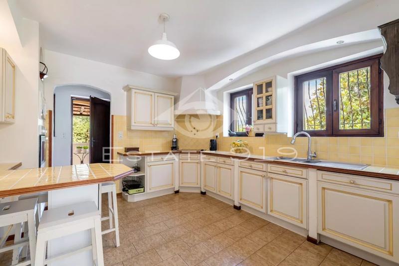 Villa - 235 m² - 7 pièces