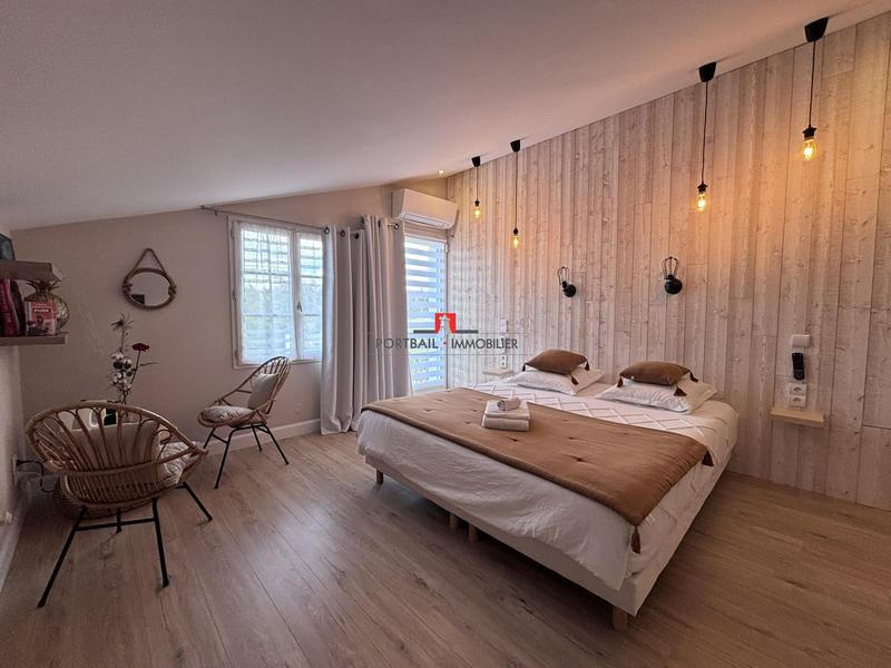 Maison - 300 m² - 11 pièces