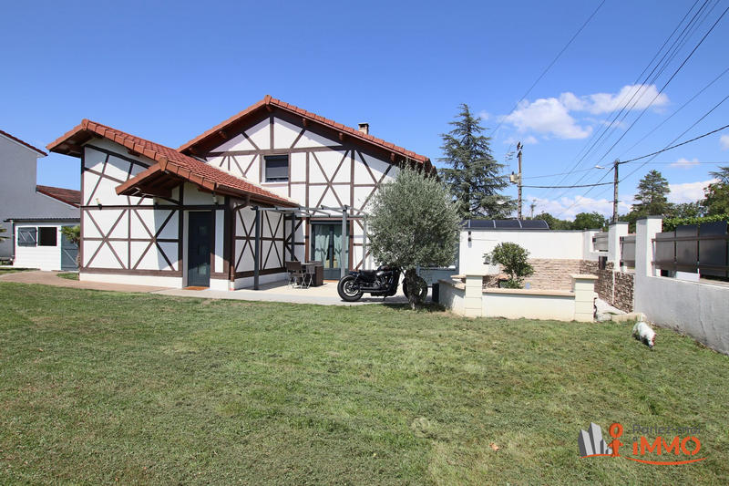 Maison - 220 m² - 9 pièces