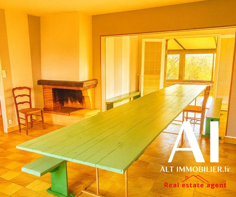 Maison - 140 m² - 8 pièces