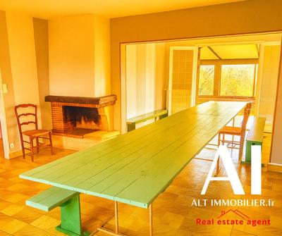 Maison - 140 m² - 8 pièces