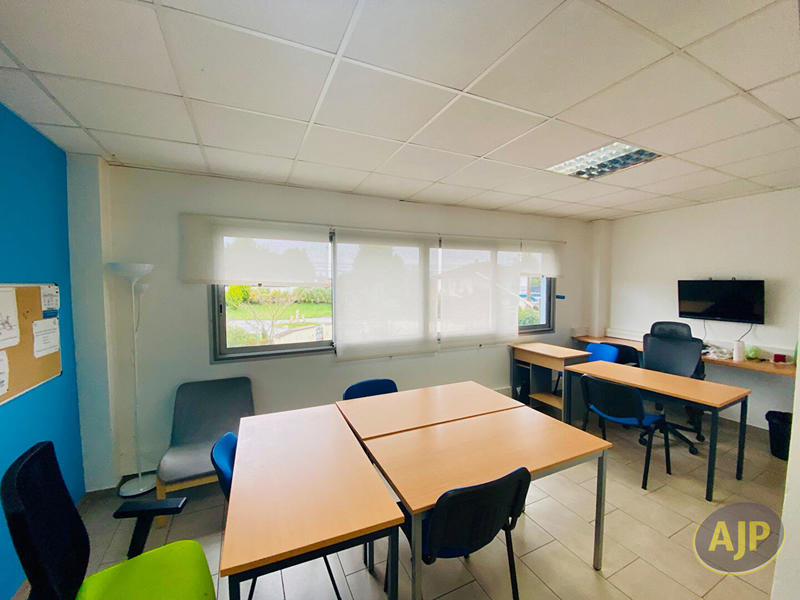 Local d'activité / Entrepôt - 228 m²