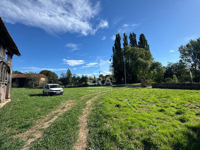 Maison - 230 m² - 8 pièces