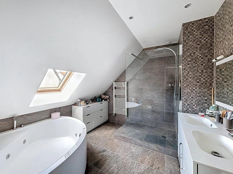 Maison - 101 m² - 6 pièces