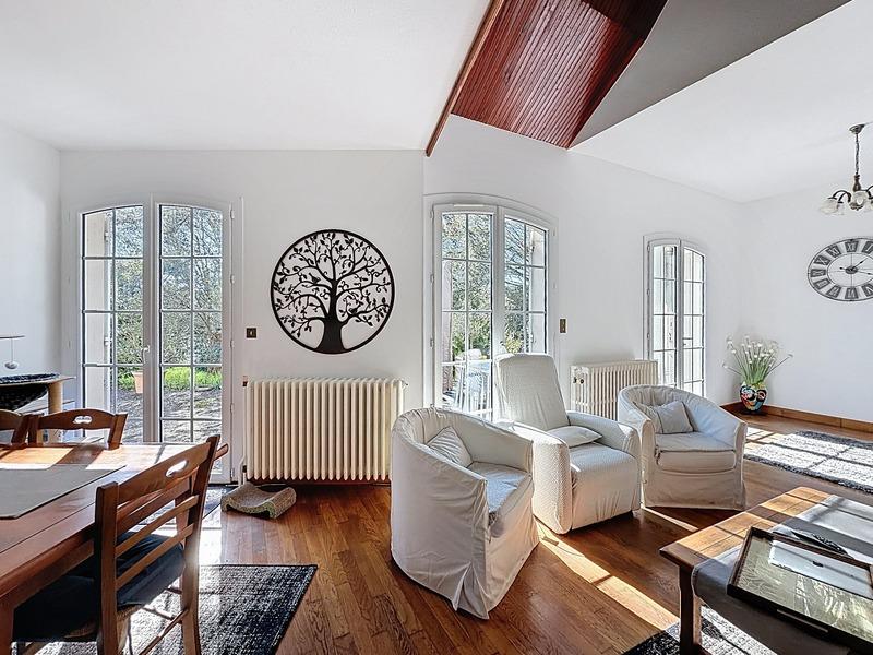 Maison - 220 m² - 8 pièces