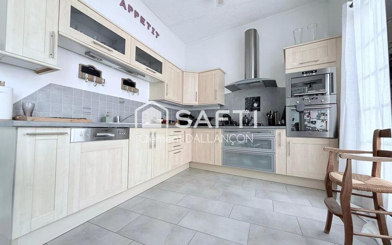 Maison - 210 m² - 6 pièces