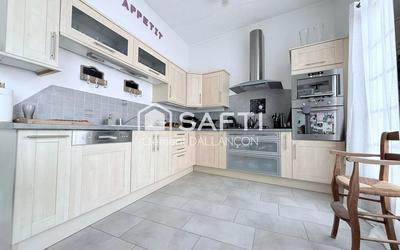 Maison - 210 m² - 6 pièces