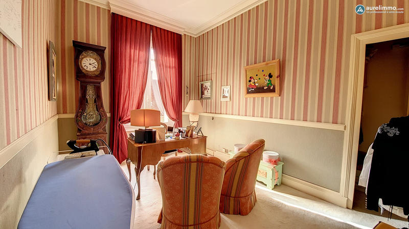 Maison - 285 m² - 9 pièces