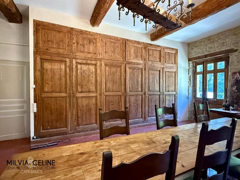 Propriété - 515 m² - 32 pièces