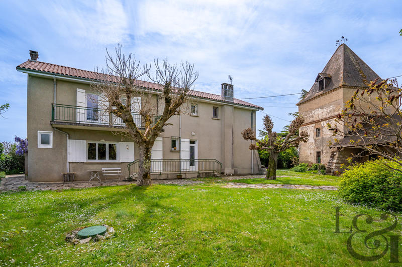 Maison - 208 m² - 9 pièces