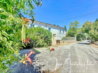 Maison - 418 m² - 18 pièces