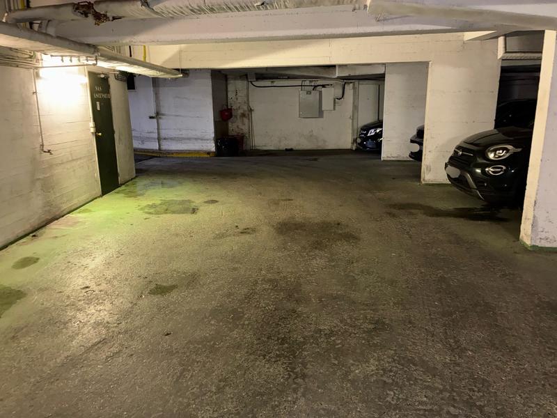 Parking / Garage - 12 m²