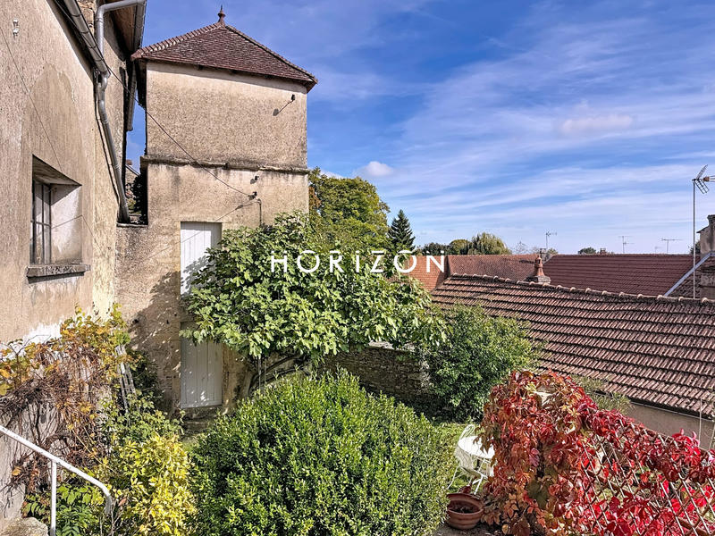 Maison ancienne - 266 m² - 10 pièces
