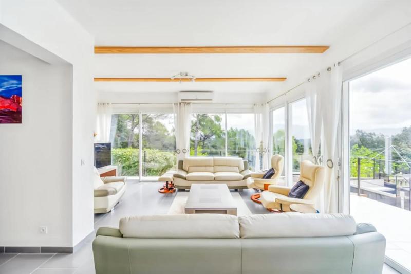 Maison - 300 m² - 8 pièces